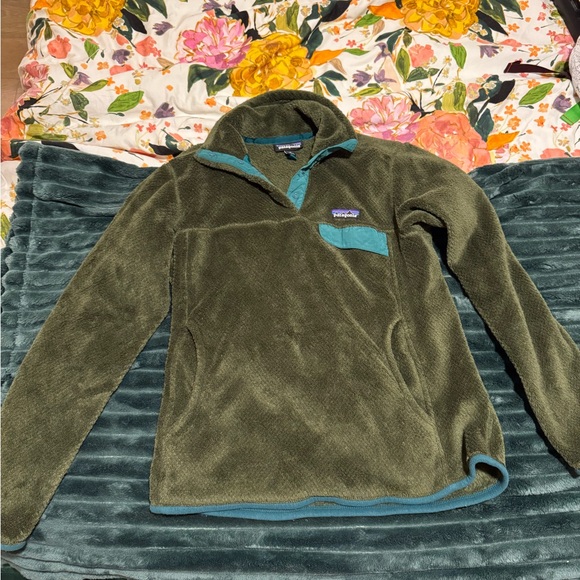 Patagonia Tops - Patagonia Women’s Dark Green Synchilla Pullover
